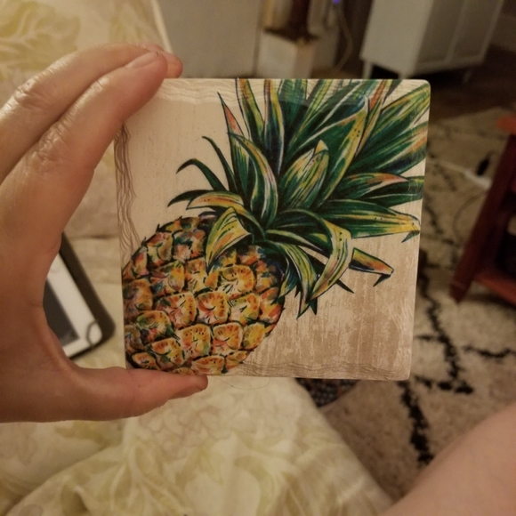 Set of 4 absorbant stone coasters, pineapple design - Picture 4 of 7